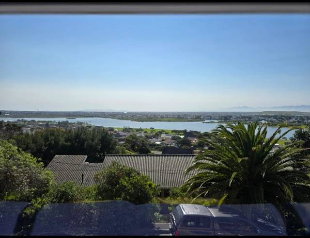 3 BEDROOM HOUSE FOR SALE IN LAKESIDE